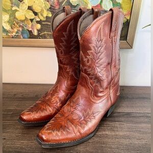 Ariat boots size 3.5